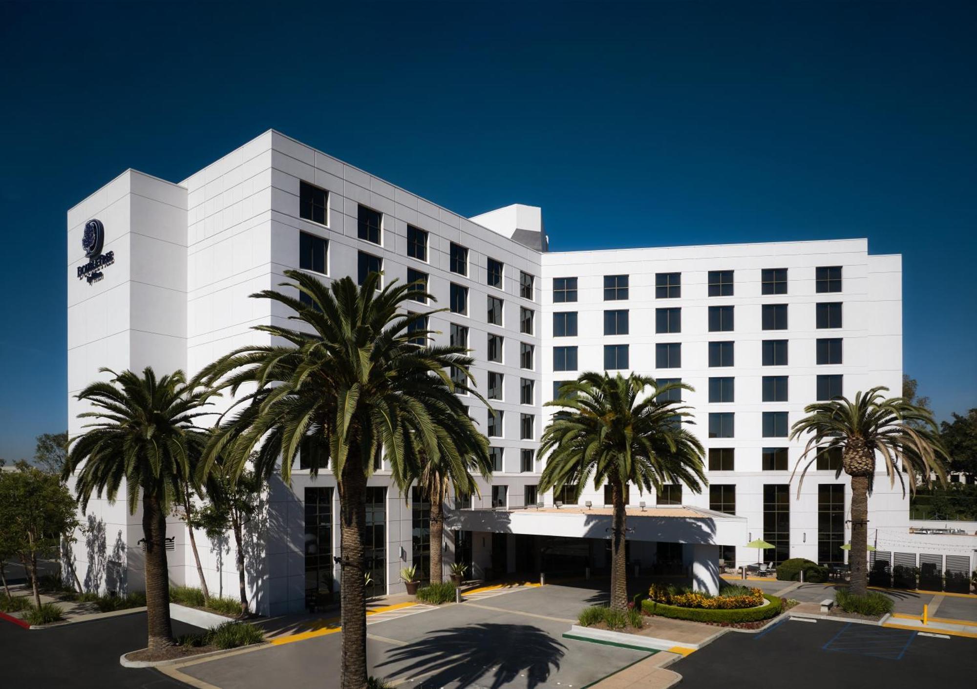 Doubletree By Hilton Irvine Spectrum Hotel Exterior photo