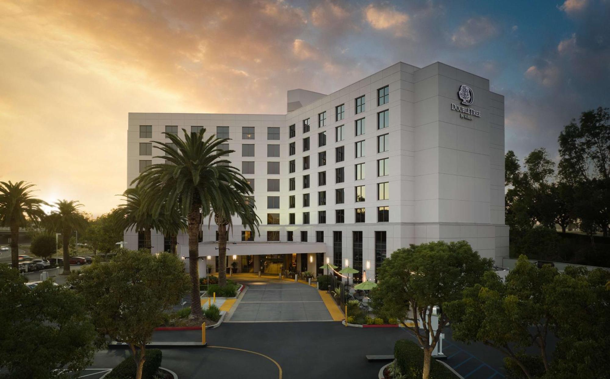 Doubletree By Hilton Irvine Spectrum Hotel Exterior photo